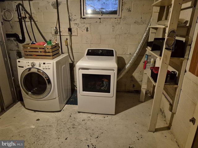 418 CHESTNUT ST, Delran, NJ 08075