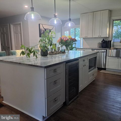 418 CHESTNUT ST, Delran, NJ 08075