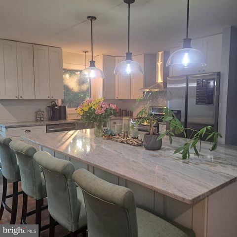 418 CHESTNUT ST, Delran, NJ 08075