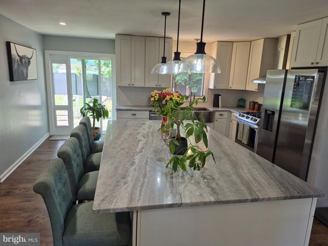418 CHESTNUT ST, Delran, NJ 08075
