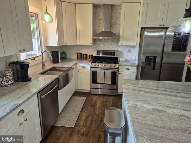 418 CHESTNUT ST, Delran, NJ 08075