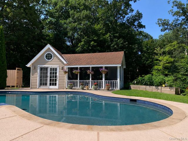 28 Heritage Court, Tuxedo Park, NY 10987