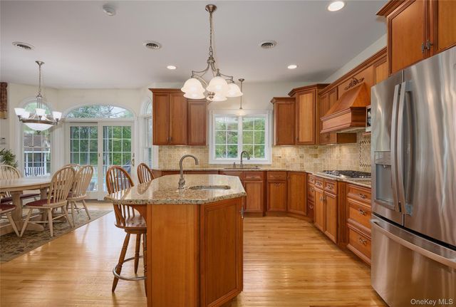 28 Heritage Court, Tuxedo Park, NY 10987