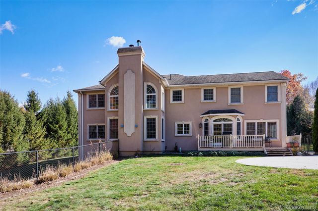 28 Heritage Court, Tuxedo Park, NY 10987