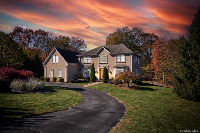 28 Heritage Court, Tuxedo Park, NY 10987