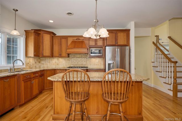 28 Heritage Court, Tuxedo Park, NY 10987