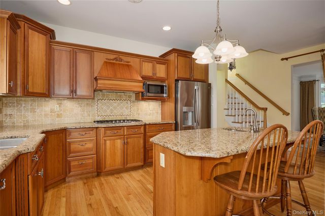 28 Heritage Court, Tuxedo Park, NY 10987