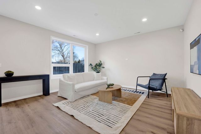 944 Beloit Avenue 4, Forest Park, IL 60130