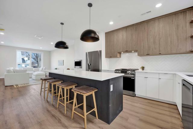 944 Beloit Avenue 4, Forest Park, IL 60130