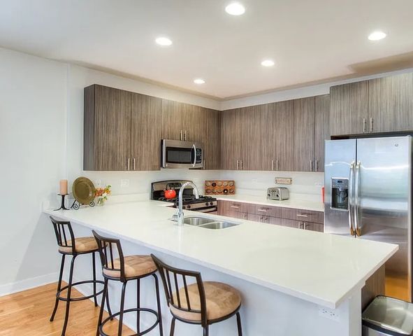 693 N Peoria Street 3S, Chicago, IL 60642