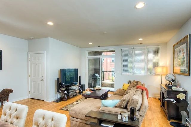 693 N Peoria Street 3S, Chicago, IL 60642