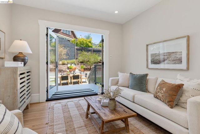 223 Park View Ave, Piedmont, CA 94610