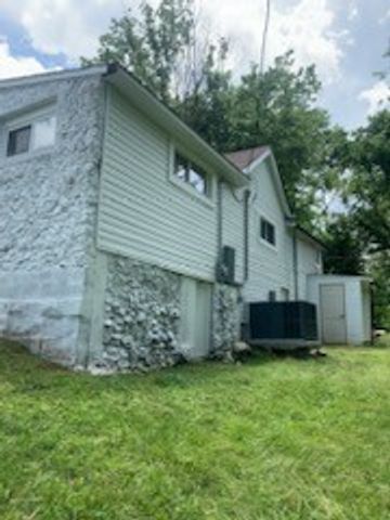 418 Market St, Clarksville, TN 37042