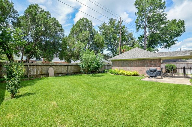 3815 Meadow Spring Drive, Sugar Land, TX 77479