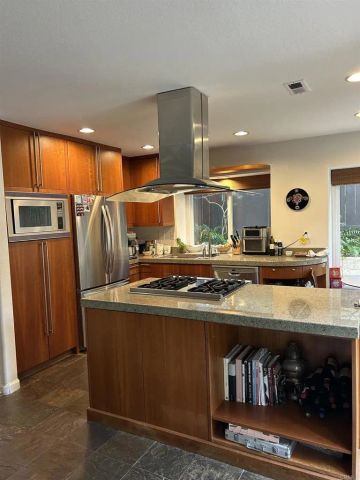 4242 Corte de la Siena, San Diego, CA 92130