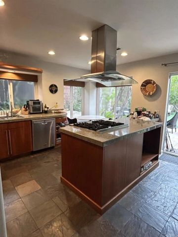 4242 Corte de la Siena, San Diego, CA 92130