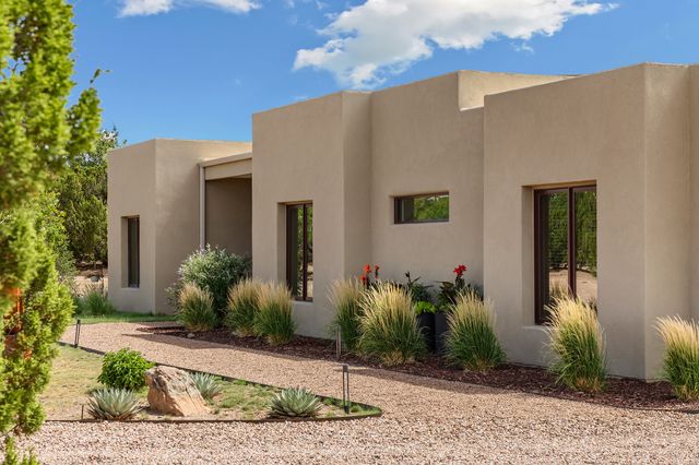 4 Rain Dance Court, Santa Fe, NM 87506