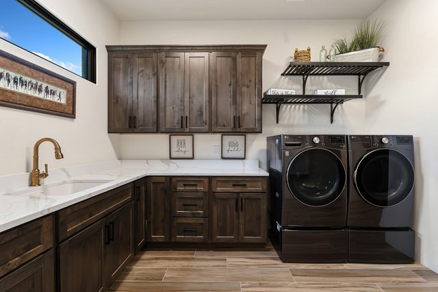 4 Rain Dance Court, Santa Fe, NM 87506