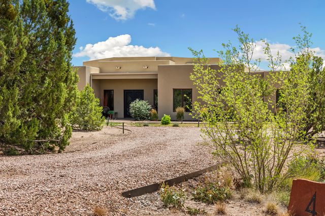 4 Rain Dance Court, Santa Fe, NM 87506