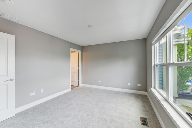 20 Webster Avenue C, Highwood, IL 60040