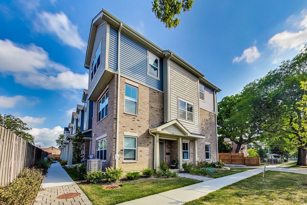 20 Webster Avenue C, Highwood, IL 60040