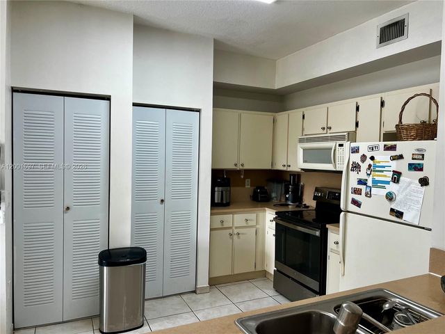 7290 NW 114th Ave 209-7, Doral, FL 33178