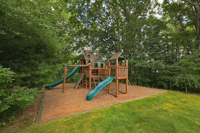 15 Willow Brook Lane, Blackstone, MA 01504