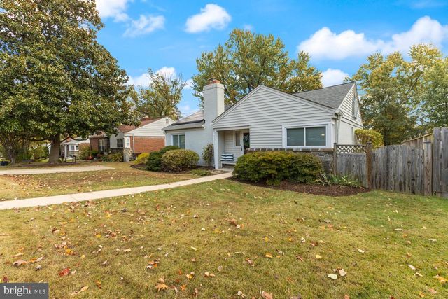 8113 CARROLL AVE, Takoma Park, MD 20912