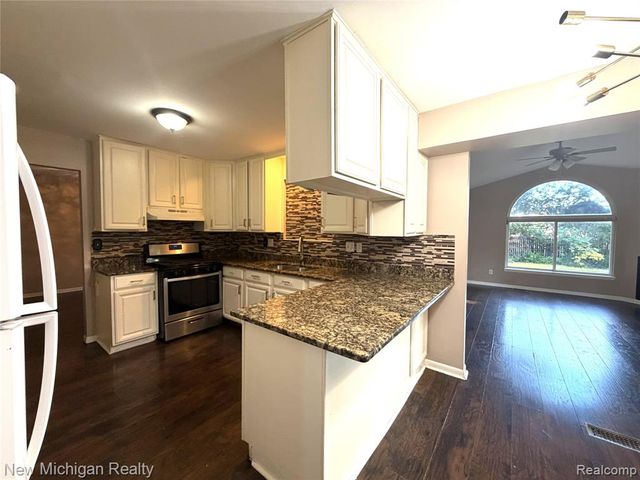 29339 Geraldine Court, Farmington Hills, MI 48336