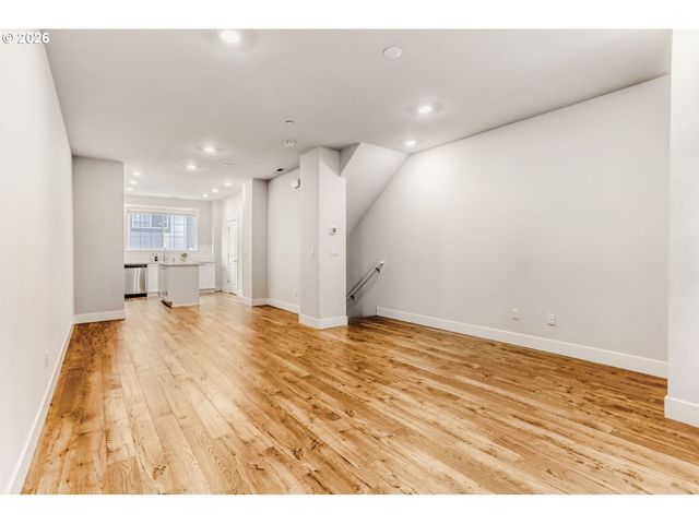 16087 Nw PRISTINE Ln, Portland, OR 97229