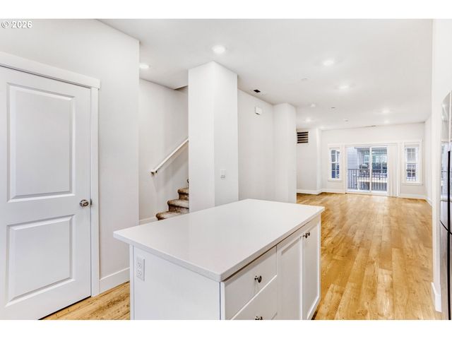 16087 Nw PRISTINE Ln, Portland, OR 97229