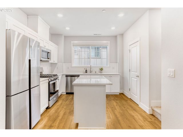 16087 Nw PRISTINE Ln, Portland, OR 97229