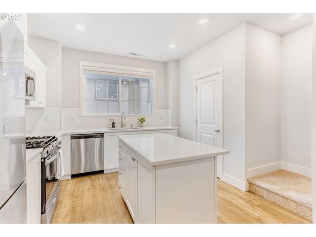 16087 Nw PRISTINE Ln, Portland, OR 97229