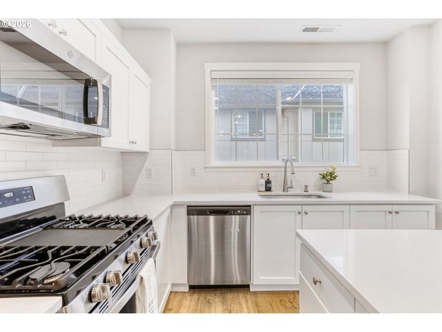 16087 Nw PRISTINE Ln, Portland, OR 97229