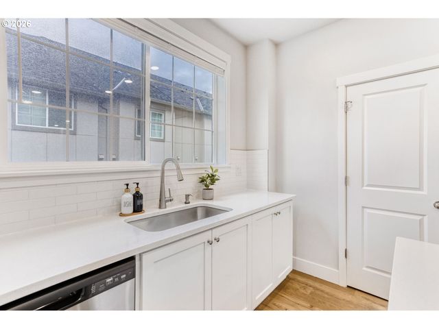 16087 Nw PRISTINE Ln, Portland, OR 97229