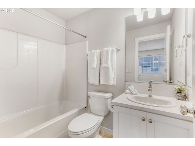 16087 Nw PRISTINE Ln, Portland, OR 97229