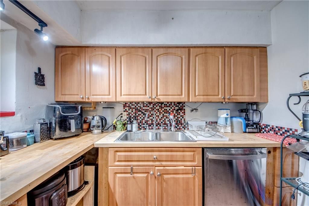 101 Powell Creek CIR, NORTH FORT MYERS, FL 33917 — photo 3