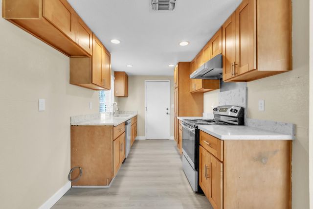 7304 Fletcher Farm Dr, Sacramento, CA 95828