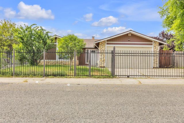 7304 Fletcher Farm Dr, Sacramento, CA 95828