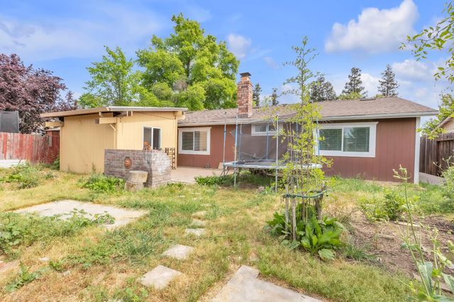 7304 Fletcher Farm Dr, Sacramento, CA 95828