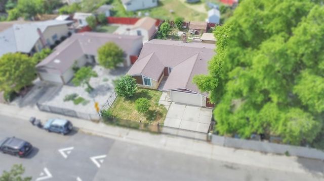 7304 Fletcher Farm Dr, Sacramento, CA 95828