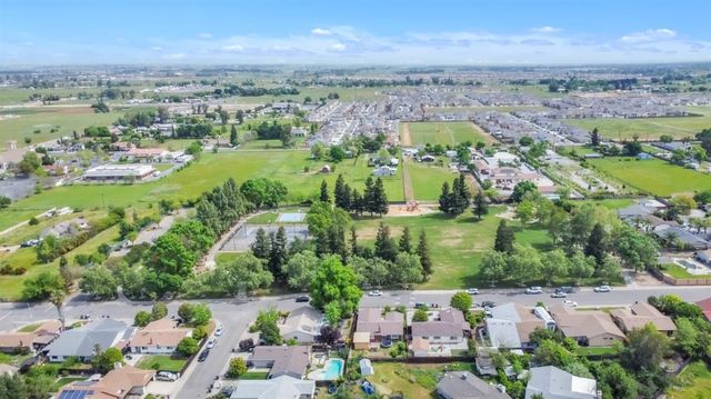 7304 Fletcher Farm Dr, Sacramento, CA 95828