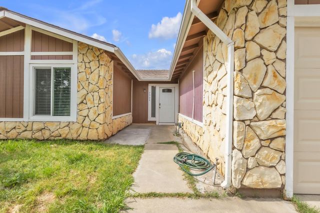 7304 Fletcher Farm Dr, Sacramento, CA 95828
