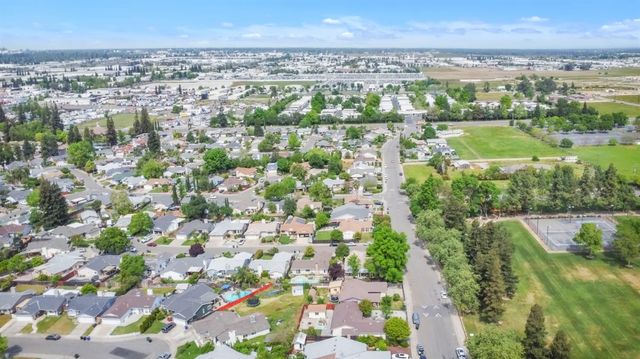 7304 Fletcher Farm Dr, Sacramento, CA 95828