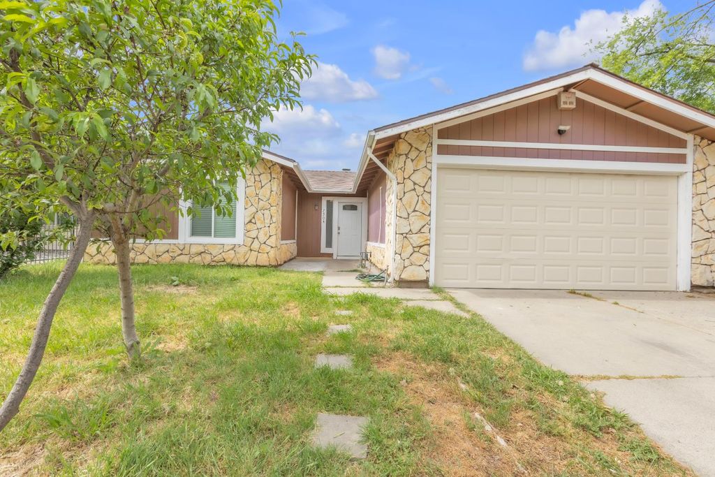 7304 Fletcher Farm Dr, Sacramento, CA 95828