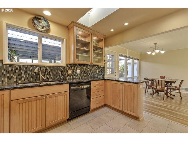 12335 Sw FAIRCREST St, Portland, OR 97225