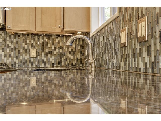 12335 Sw FAIRCREST St, Portland, OR 97225