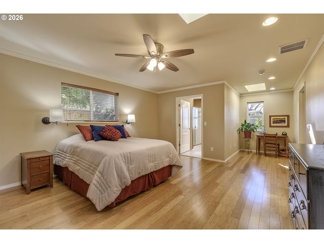 12335 Sw FAIRCREST St, Portland, OR 97225