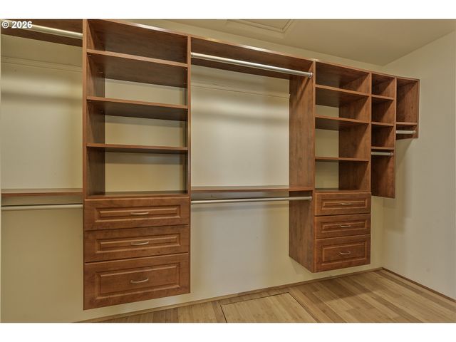 12335 Sw FAIRCREST St, Portland, OR 97225