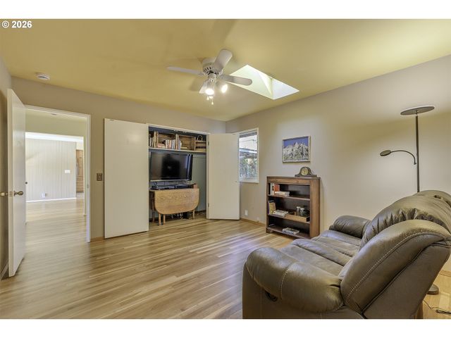 12335 Sw FAIRCREST St, Portland, OR 97225